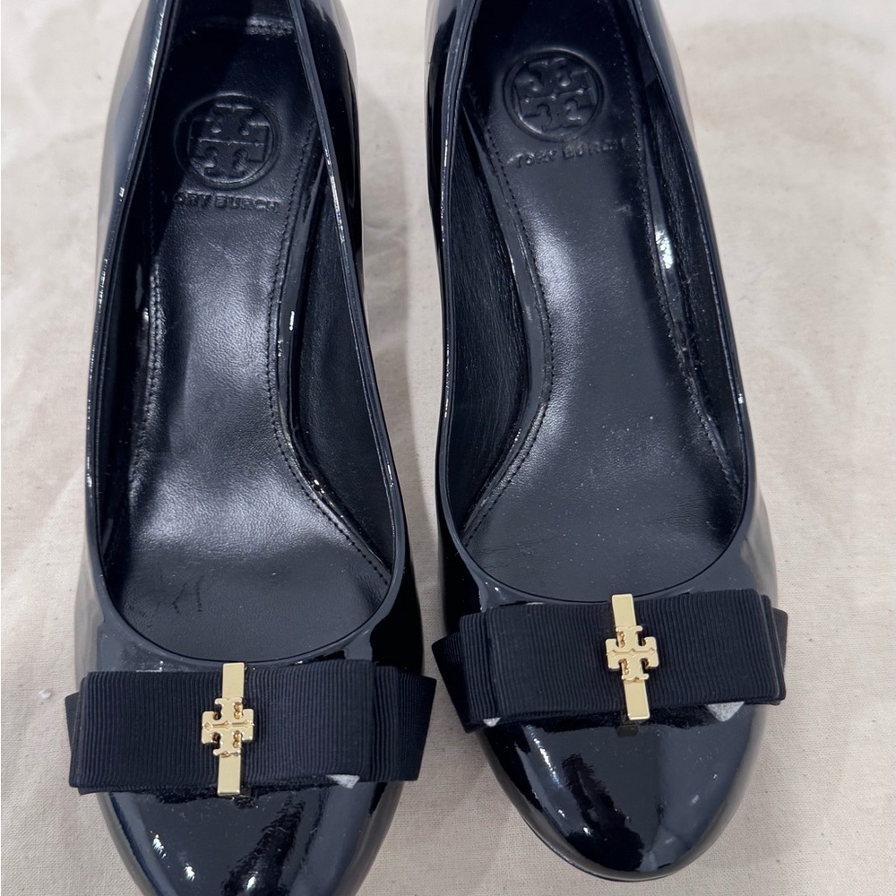 Tory Burch Black Patent Leather Heels with Gold Accent
